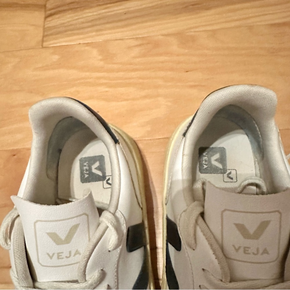 Veja V-10 CWL White California Vegan Leather Sneakers Size 9 - Picture 4 of 12